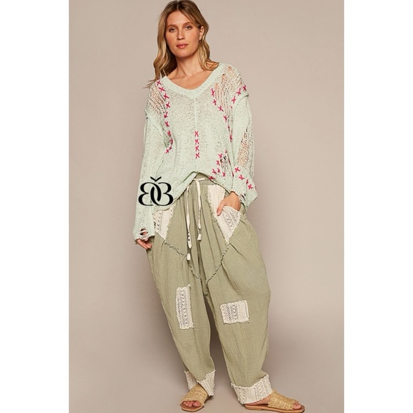 POL Pistachio Green Distressed V Neck Thin Sweater Hot Pink Stitching - Picture 3 of 7